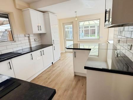 2 bedroom Semi-detached bungalow for sale in Primrose Hill, Oadby, LE2