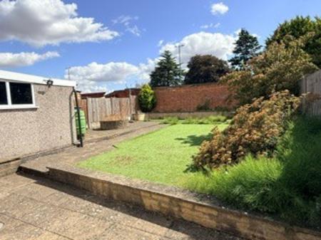 2 bedroom Semi-detached bungalow for sale in Primrose Hill, Oadby, LE2