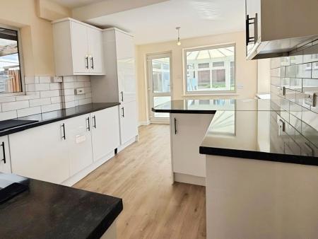 2 bedroom Semi-detached bungalow for sale in Primrose Hill, Oadby, LE2