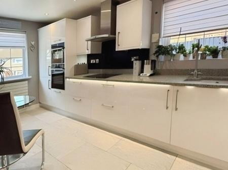 2 bedroom Bungalow for sale in Derwent Walk, Oadby, LE2