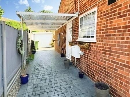 2 bedroom Bungalow for sale in Derwent Walk, Oadby, LE2