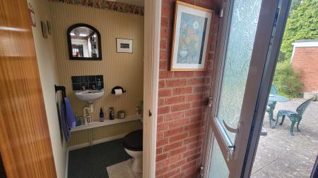 3 bedroom Detached house for sale in Cranwell Close, Leicester, LE5