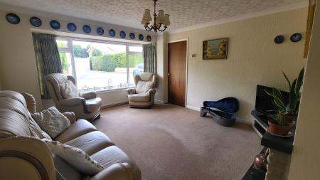 3 bedroom Detached house for sale in Cranwell Close, Leicester, LE5