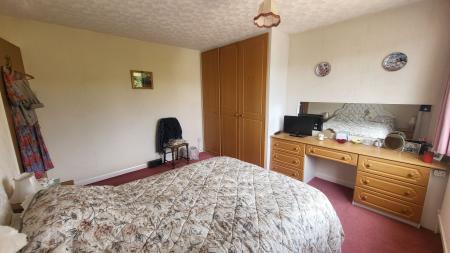 3 bedroom Detached house for sale in Cranwell Close, Leicester, LE5