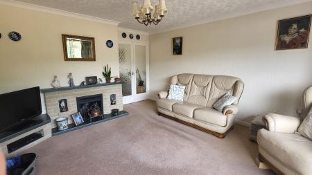 3 bedroom Detached house for sale in Cranwell Close, Leicester, LE5