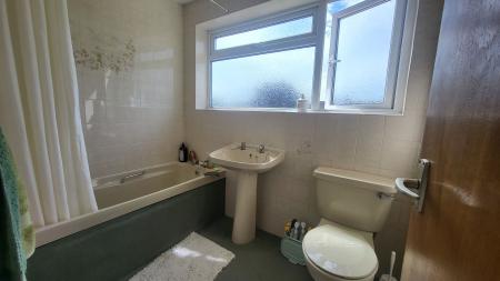 3 bedroom Detached house for sale in Cranwell Close, Leicester, LE5