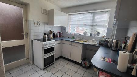 3 bedroom Detached house for sale in Cranwell Close, Leicester, LE5