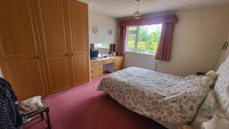 3 bedroom Detached house for sale in Cranwell Close, Leicester, LE5