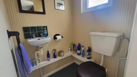 3 bedroom Detached house for sale in Cranwell Close, Leicester, LE5