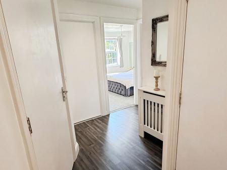2 bedroom Flat for sale in Birkby Close, Hamilton, LE5