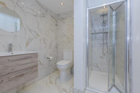 2 bedroom Flat to let in Holbrook Road, Leicester, LE2