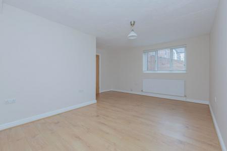 2 bedroom Flat to let in Holbrook Road, Leicester, LE2