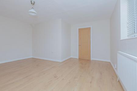 2 bedroom Flat to let in Holbrook Road, Leicester, LE2