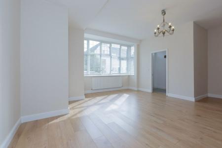 2 bedroom Flat to let in Holbrook Road, Leicester, LE2