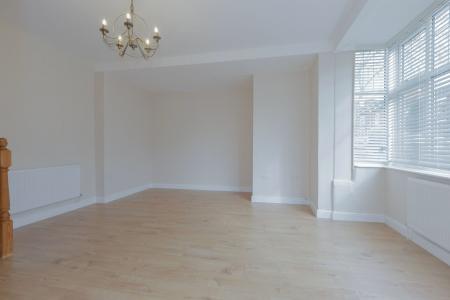 2 bedroom Flat to let in Holbrook Road, Leicester, LE2