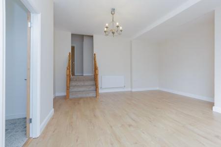 2 bedroom Flat to let in Holbrook Road, Leicester, LE2