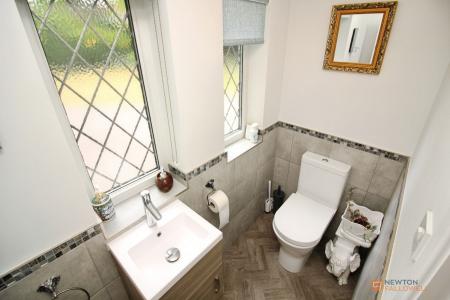 5 bedroom Detached house for sale in Church Lane, Stoughton, LE2