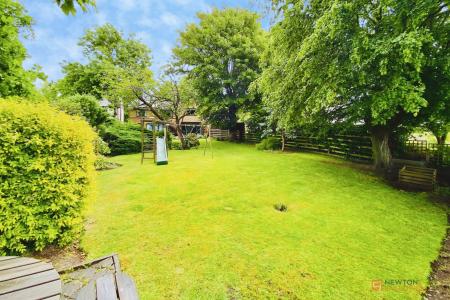5 bedroom Detached house for sale in Church Lane, Stoughton, LE2