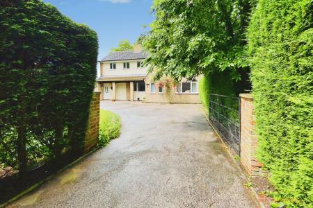 5 bedroom Detached house for sale in Church Lane, Stoughton, LE2
