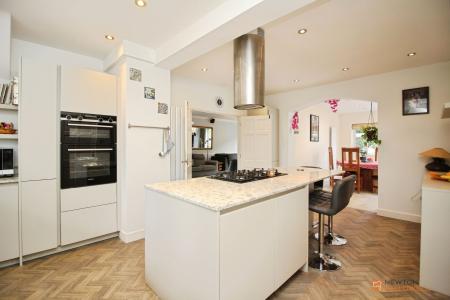 5 bedroom Detached house for sale in Church Lane, Stoughton, LE2