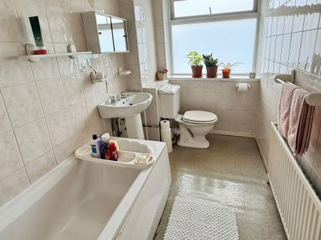 3 bedroom Terraced House for sale in Borrowdale Way, Leicester, LE5