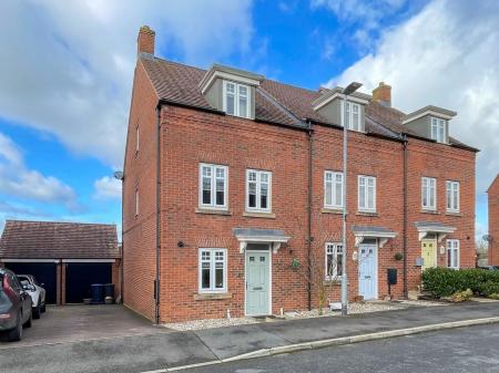 3 bedroom Terraced House for sale in Barnards Way, Kibworth Harcourt, LE8