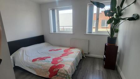 3 bedroom Terraced House for sale in Meynell Road, Leicester, LE5