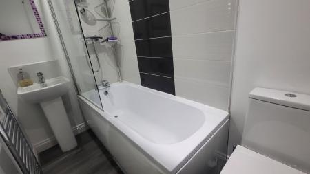 3 bedroom Terraced House for sale in Meynell Road, Leicester, LE5