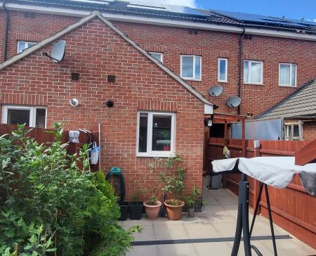 3 bedroom Terraced House for sale in Meynell Road, Leicester, LE5