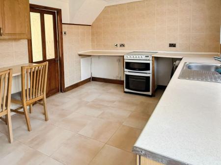 3 bedroom Semi-detached house for sale in Sunbury Green, Leicester, LE5