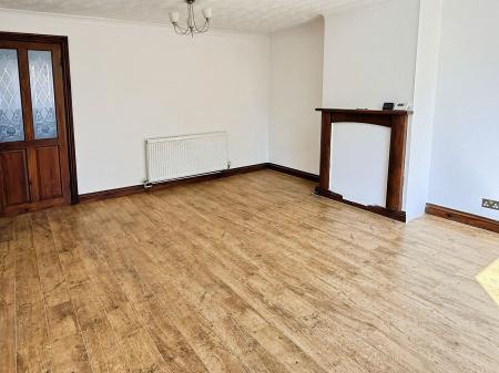 3 bedroom Semi-detached house for sale in Sunbury Green, Leicester, LE5