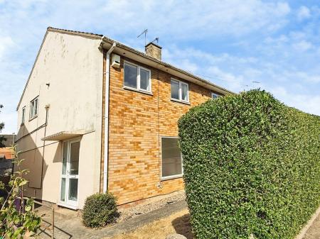 3 bedroom Semi-detached house for sale in Sunbury Green, Leicester, LE5