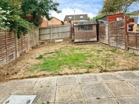 3 bedroom Semi-detached house for sale in Sunbury Green, Leicester, LE5