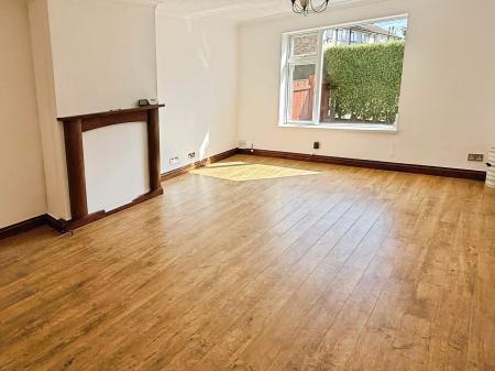 3 bedroom Semi-detached house for sale in Sunbury Green, Leicester, LE5
