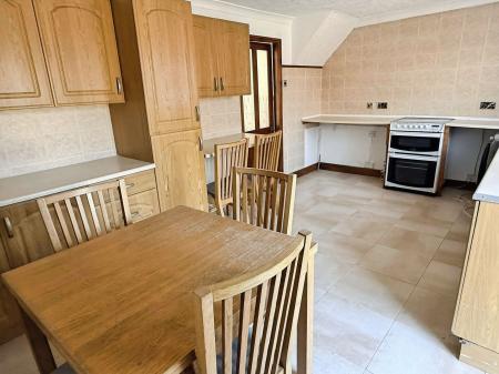 3 bedroom Semi-detached house for sale in Sunbury Green, Leicester, LE5