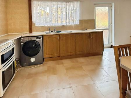 3 bedroom Semi-detached house for sale in Sunbury Green, Leicester, LE5