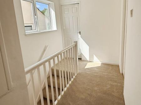 3 bedroom Semi-detached house for sale in Sunbury Green, Leicester, LE5