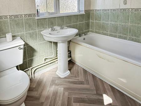 3 bedroom Semi-detached house for sale in Sunbury Green, Leicester, LE5