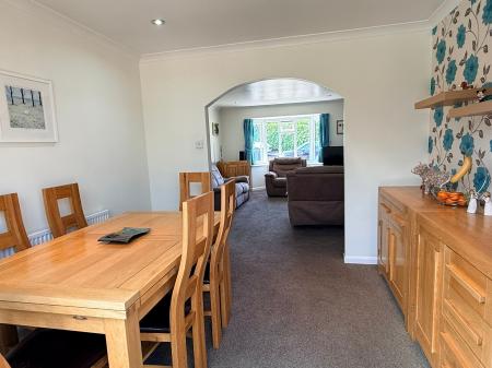 3 bedroom Detached house for sale in Elliot Close, Oadby, LE2