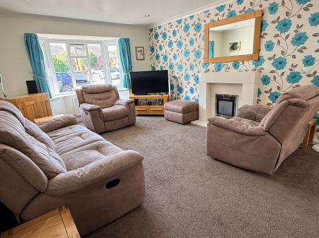 3 bedroom Detached house for sale in Elliot Close, Oadby, LE2