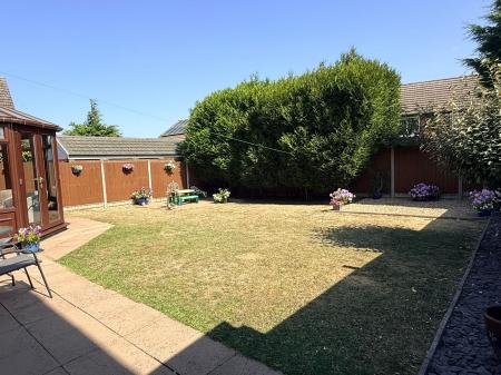3 bedroom Detached house for sale in Elliot Close, Oadby, LE2