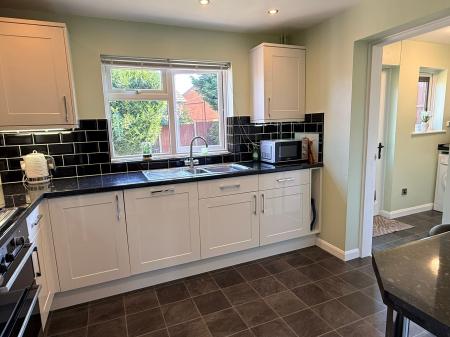 3 bedroom Detached house for sale in Elliot Close, Oadby, LE2