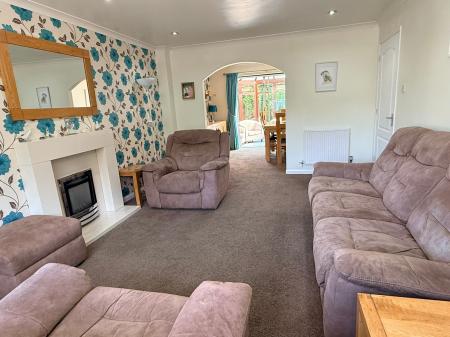 3 bedroom Detached house for sale in Elliot Close, Oadby, LE2