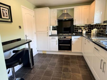 3 bedroom Detached house for sale in Elliot Close, Oadby, LE2