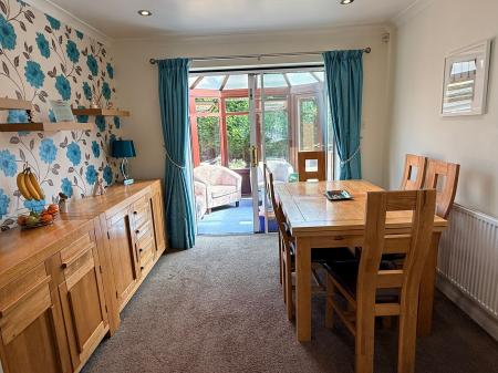 3 bedroom Detached house for sale in Elliot Close, Oadby, LE2