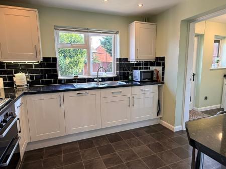 3 bedroom Detached house for sale in Elliot Close, Oadby, LE2