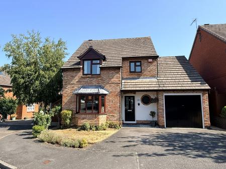 3 bedroom Detached house for sale in Elliot Close, Oadby, LE2