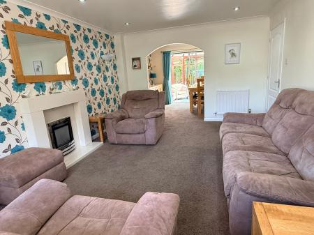 3 bedroom Detached house for sale in Elliot Close, Oadby, LE2