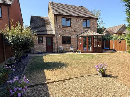 3 bedroom Detached house for sale in Elliot Close, Oadby, LE2