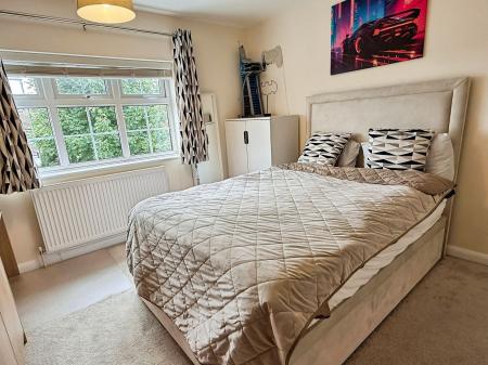 5 bedroom Detached house for sale in Thurlow Close, Oadby, LE2